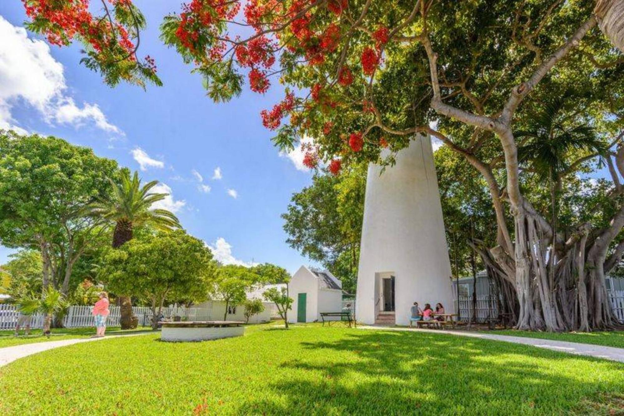 Artist Garden By Avantstay Great Location W Balcony Outdoor Dining Shared Pool Bbq Week Long Stays Key West Buitenkant foto