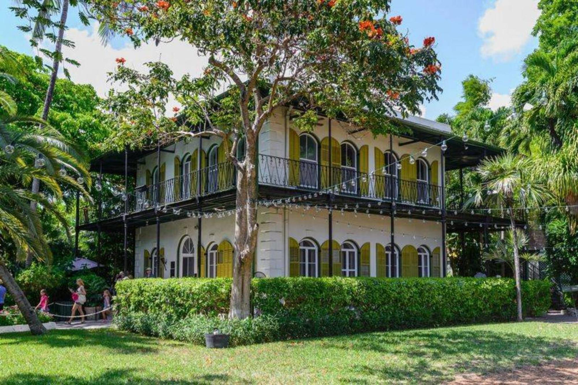 Artist Garden By Avantstay Great Location W Balcony Outdoor Dining Shared Pool Bbq Week Long Stays Key West Buitenkant foto