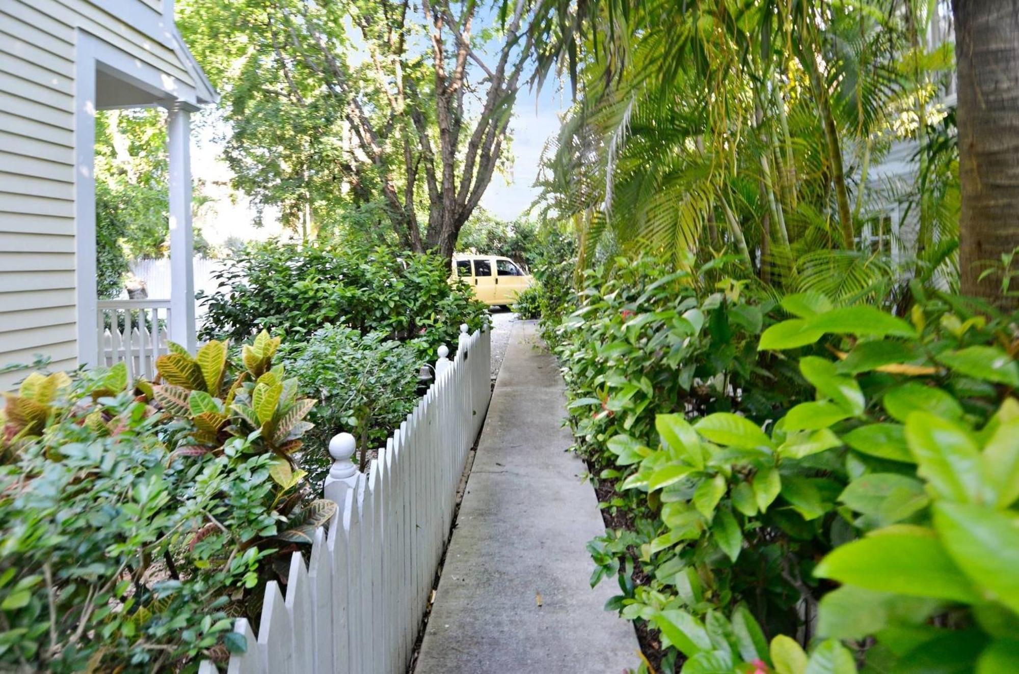 Artist Garden By Avantstay Great Location W Balcony Outdoor Dining Shared Pool Bbq Week Long Stays Key West Buitenkant foto